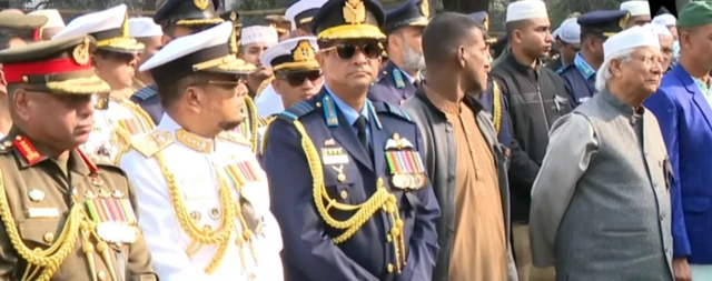 जनाज़े में बांग्लादेश की तीनों सेनाओं के प्रमुखों ने भी शिरकत की