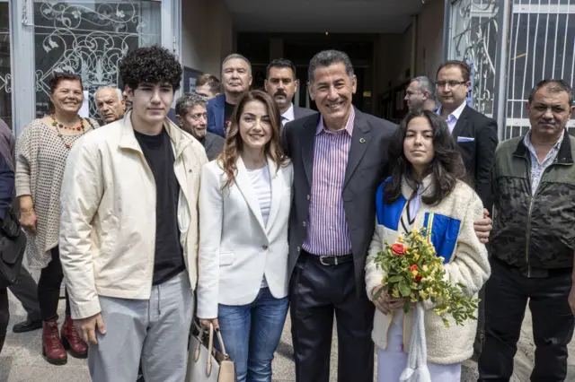 Sinan Oğan ve ailesi