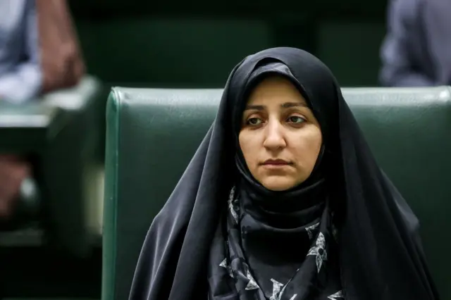 زهرا بهروز آذر