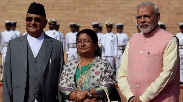 नेपाल के पीएम केपी ओली के साथ प्रधानमंत्री नरेंद्र मोदी
