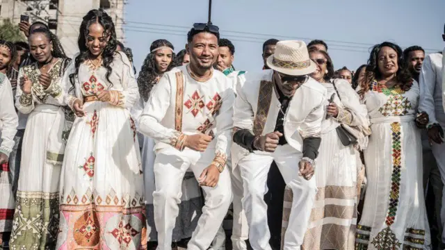 Ma'aurata  sanye da rigunan gargajiya a wani daurin aure mai suna 'Yeshih Gabicha' a birnin Addis Ababa na kasar Habasha.