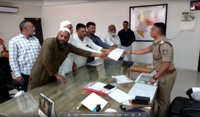 બોટાદ પોલીસને આવેદન આપવામાં આવ્યું છે