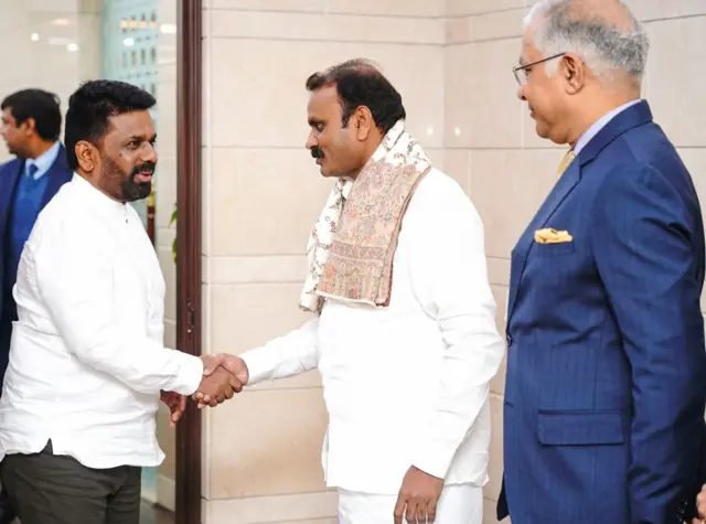 අනුර කුමාර දිසානායක ජනාධිපති ධුරයට පත්විමෙන් පසුව ප්‍රථම විදෙස් සංචාරය ලෙස අද (දෙසැම්බර් 15 වැනිදා) පස්වරුවේ අසල්වැසි ඉන්දියාව බලා පිටත්ව ගියේය.