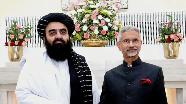 तालिबान प्रशासन के विदेश मंत्री अमीर ख़ान मुत्तक़ी और भारत के विदेश मंत्री एस जयशंकर