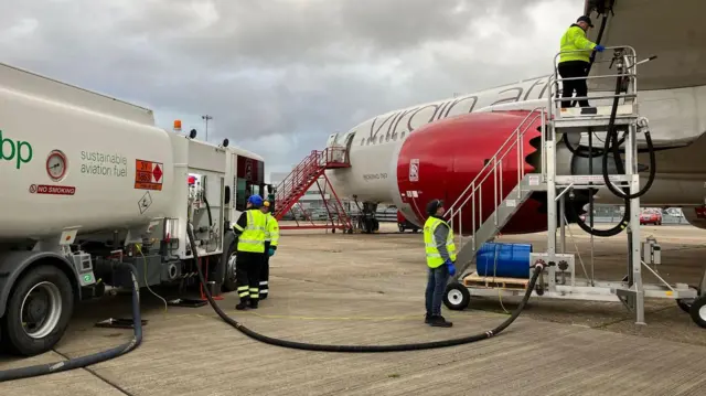 طارت طائرة بوينج 787 تابعة لشركة فيرجن أتلانتيك تتزود بوقود طيران مستدام جاء بالكامل من السكريات النباتية ومخلفات الدهون