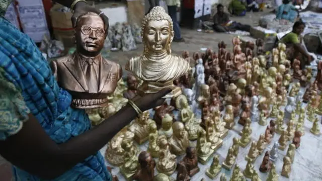 ડૉ. આંબેડકર અને બુદ્ધની પ્રતિમાઓની તસવીર