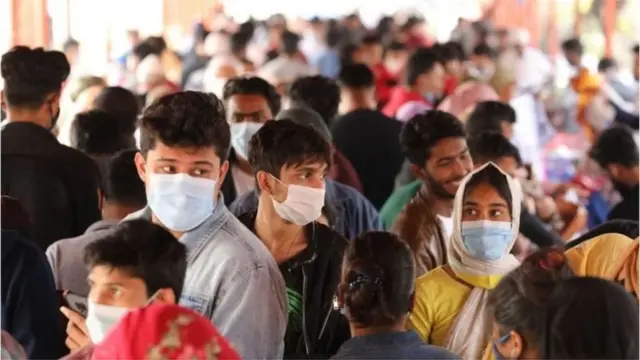 ঈদের আগে স্বাস্থ্যবিধি মানার ক্ষেত্রে শিথিলতা দেখা দিয়েছে।