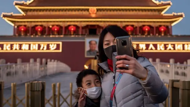 Mujer e hijo en Ciudad Prohibida.