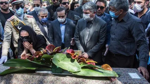 مراسم خاکسپاری محمد علی کشاورز