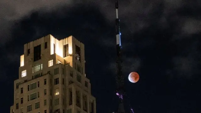 gerhana bulan sebagian.