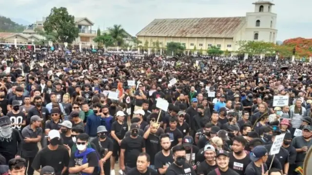 चुराचांदपुर में हिंसा से पहले प्रदर्शनकारियों की सभा.