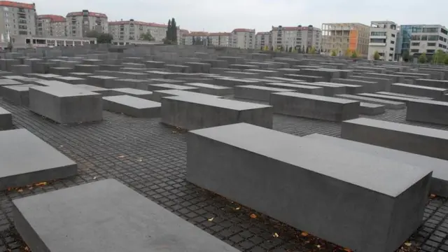 نصب تذكاري لليهود