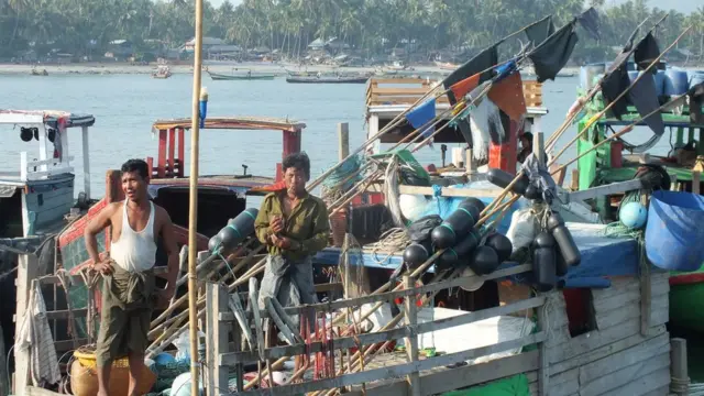 စက်သုံးဆီဈေးတက်လို့ ရခိုင် ငါးဖမ်းလုပ်ငန်းတွေ လည်ပတ်မှုကျဆင်း