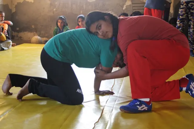 महिला कुश्ती