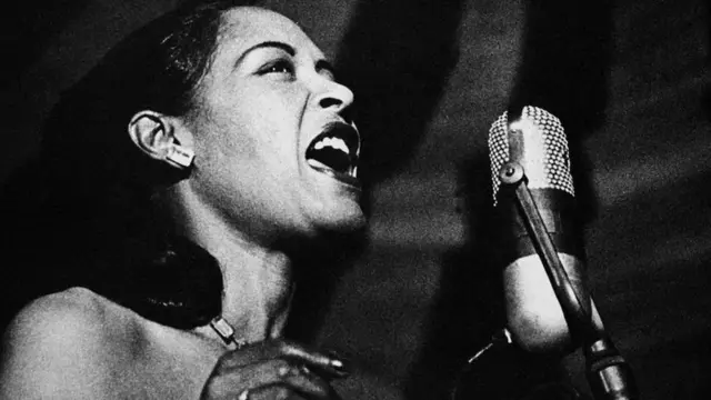 Bili Holidej peva "Strange Fruit"