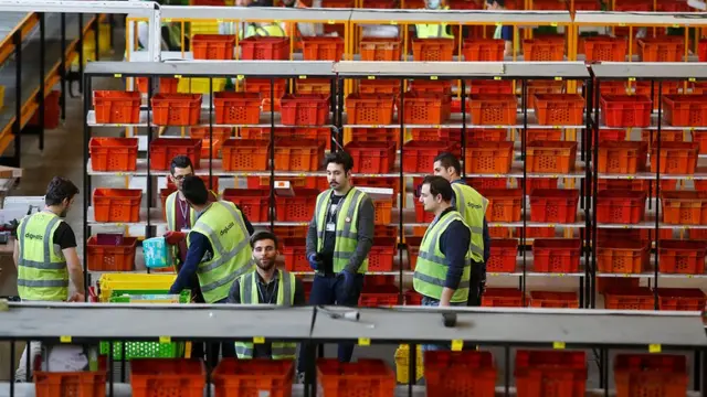 دیجی کالا بزرگترین فروشگاه اینترنتی در ایران است که حدود ۲۷۰۰ نفر کارمند دارد