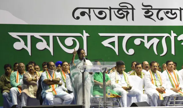 মমতা ব্যানার্জির সভায় অনুব্রত মন্ডল