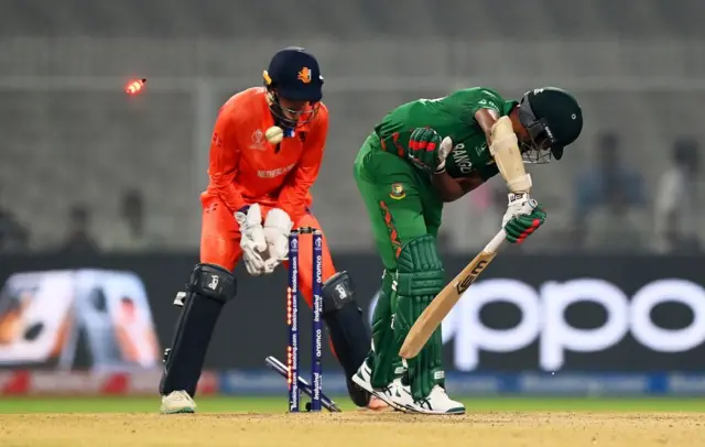 বাংলাদেশ ওয়ানডে ম্যাচে নেদারল্যান্ডসের বিপক্ষে ১৪২ রানে অলআউট হয়ে গিয়েছিল।