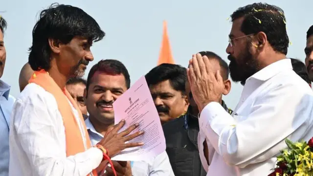 'या सगळ्या काळात शिंदे आणि जरांगे यांच्यामध्ये एक बॉंडिंगही तयार होत असल्याचं दिसलं.'