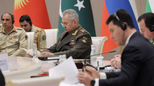 Ш﻿КУга мүчө өлкөлөрдүн коргоо министрлери