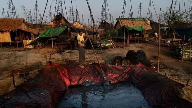မကွေးရေနံမြေ