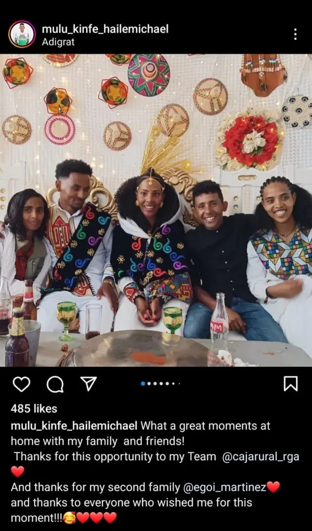 ሙሉ ድሕሪ ክልተ ዓመት ናብ ትግራይ ምስ ተመልሰ ምስ ስድራኡ ጽቡቕ ግዜ ከም ዘሕለፈ ይዛረብ