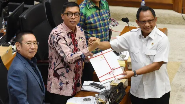 DPR, Pilkada