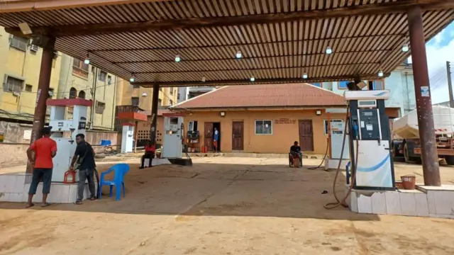 Ụgbọala bụ ndị njem na-abanye ebe a na-ere mmanụ ụgbọala