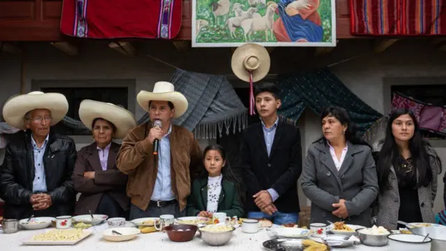 Familia de Pedro Castillo durante las elecciones de 2021. 