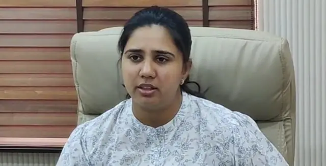  ગુજરાત : અનૈતિક સંબંધની શંકામાં પતિએ પત્નીની ગોળી મારી હત્યા કર્યા બાદ આત્મહત્યા કરી
બીબીસી ગુજરાતી રાજકોટ ગોળીબાર ક્રાઈમ મહિલા બીબીસી ગુજરાતી