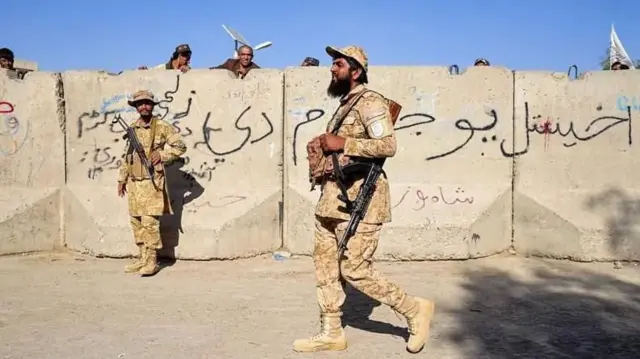 पाकिस्तान र अफगानिस्तानबीचको सीमामा अफगान सैनिकहरू