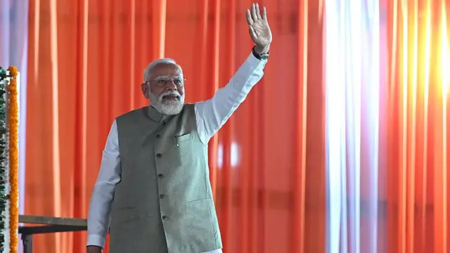 नरेंद्र मोदी 