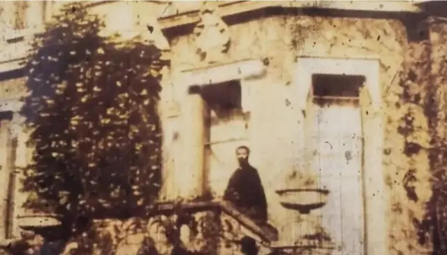 L'empereur et sa famille se réfugient à Fairfield House