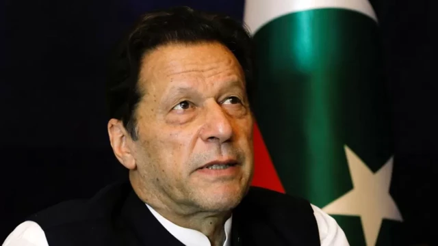 အင်မရန်ခန်း ဟာ နိုင်ငံရေးလှုံဆော်လို့ဆိုပြီး ထောင်ထဲမှာထိန်းသိမ်းခံထားရပါတယ်