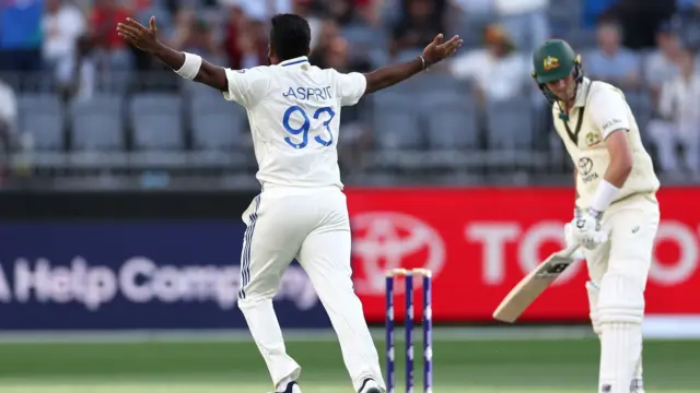 விக்கெட் வீழ்த்தியப்பின் கொண்டாடும் பும்ரா 