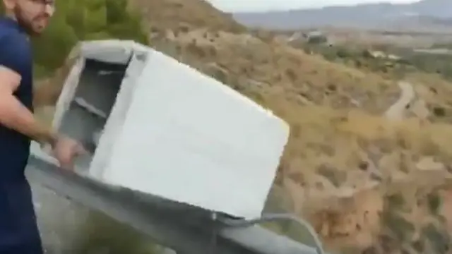 buzdolabını atan Mario