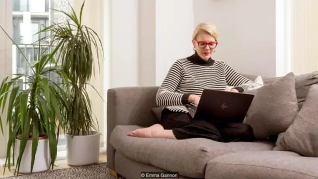 Emma Gannon từng làm việc ở ngành truyền thông xã hội nhưng giờ đây kiếm với tư cách một blogger.