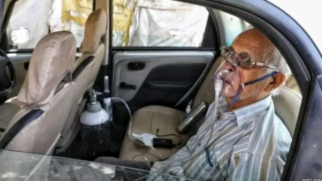 ઓક્સિજન પહેરેલા પુરુષ