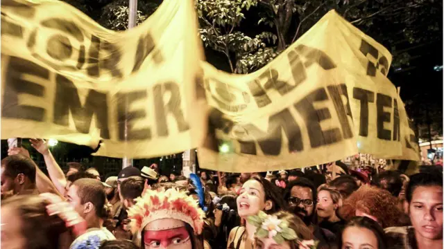 Faixas contra o presidente Temerjogo que paga dinheiro na horablocojogo que paga dinheiro na horaCarnaval