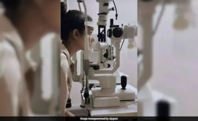 આંખોની તપાસ કરાવતાં જાસ્મીન ભસીન