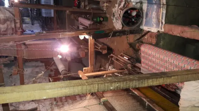 बुनकरों का कारखाना