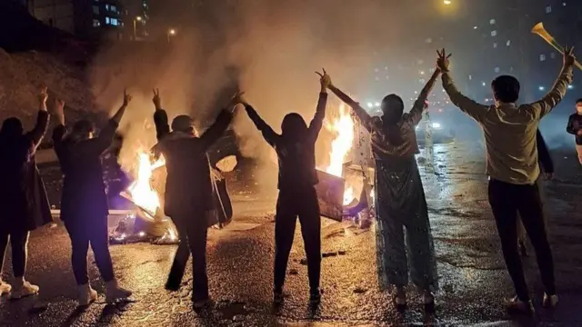 ఆందోళనకారులు 