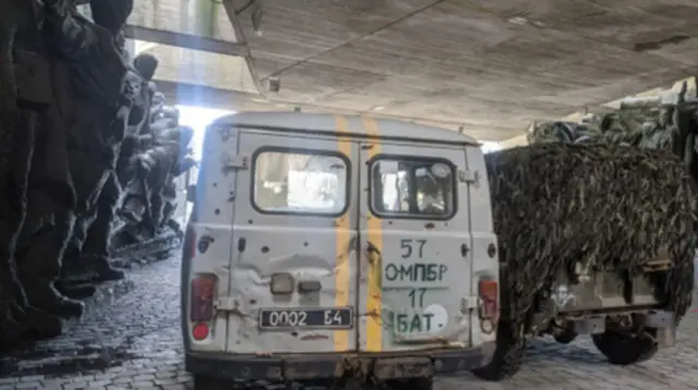 Xe cứu thương của Ukraine với các vết đạn