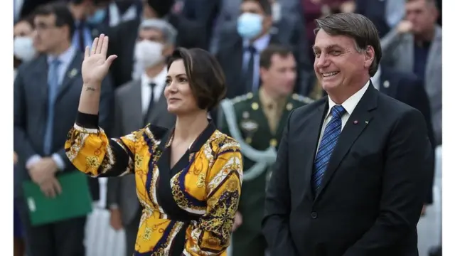 A primeira-dama, Michelle Bolsonaro, e o presidente Jair Bolsonarocbet.gg bonus codeculto na Assembleiacbet.gg bonus codeDeus Ministério do Belém, na zona lestecbet.gg bonus codeSão Paulo