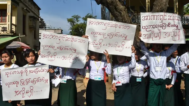ဇန်နဝါရီလ (၂၁)ရက်နေ့ နံနက်ပိုင်းက မန္တလေးမြို့မှာ ဆန္ဒဖော်ထုတ်ခဲ့ကြ