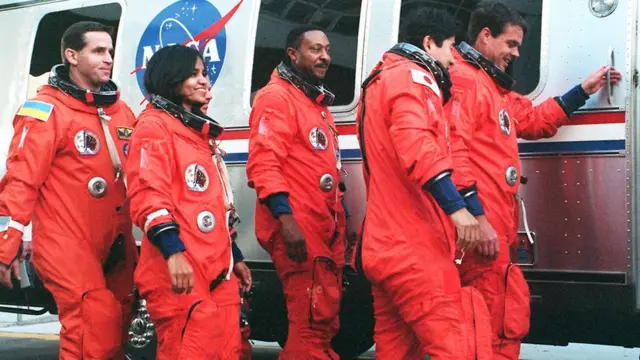 Космонавти