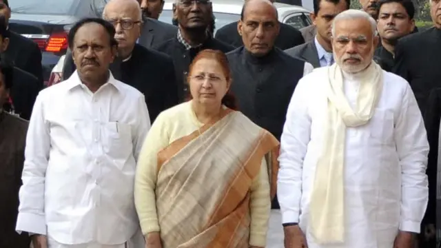 மோதியும் தம்பிதுரையும்