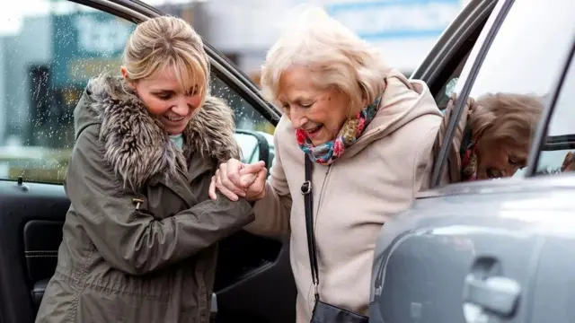 أعمال الخير والإحسان لها تأثير على الجسم يفوق بمراحل رسم الابتسامة على الوجوه