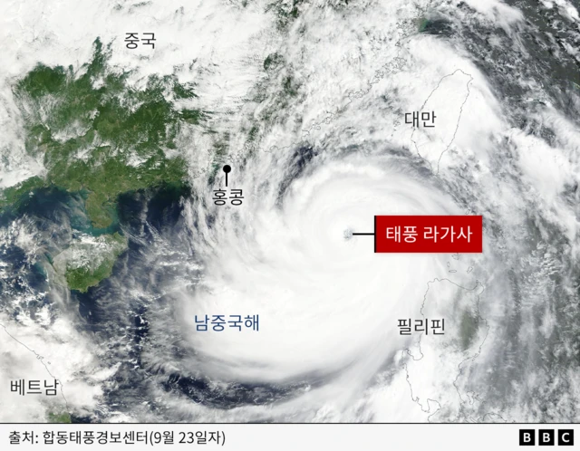 태풍 라가사의 영향 범위를 나타내는 위성 사진