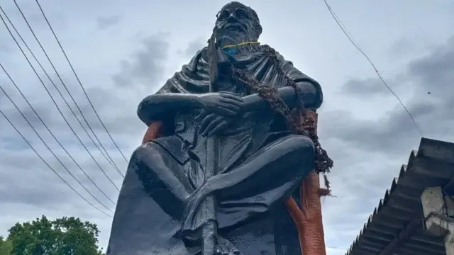 பெரியார் சிலையை அவமதித்தவர்களை கைது செய்ய வலியுறுத்தல்